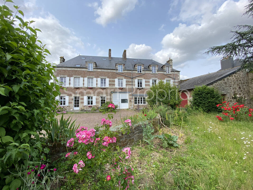 Maison à CARROUGES