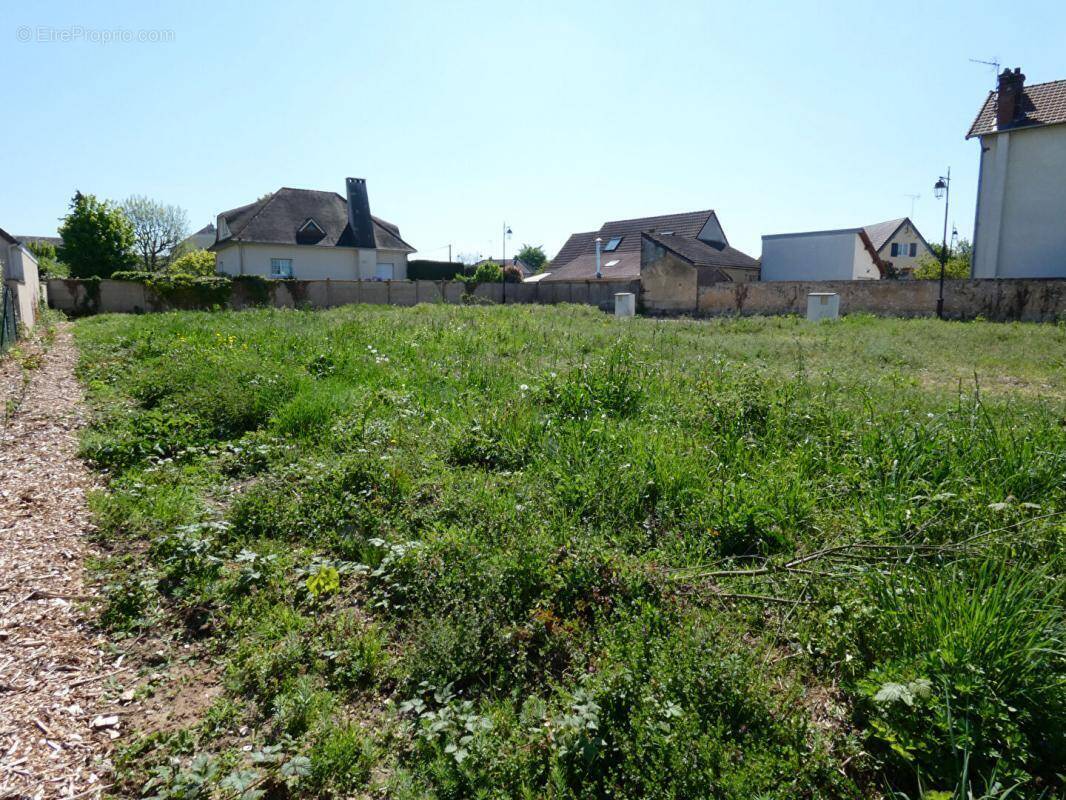 Terrain à OULINS