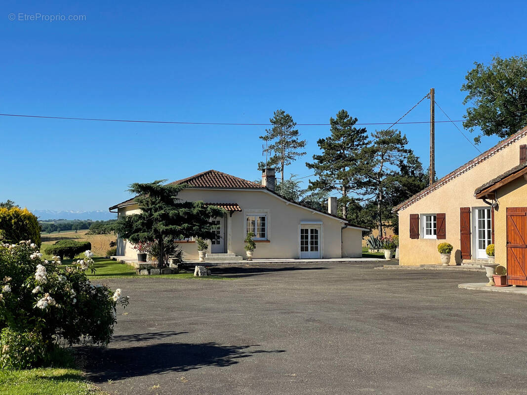 Maison à VIC-FEZENSAC
