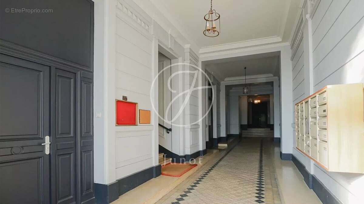 Appartement à PARIS-8E