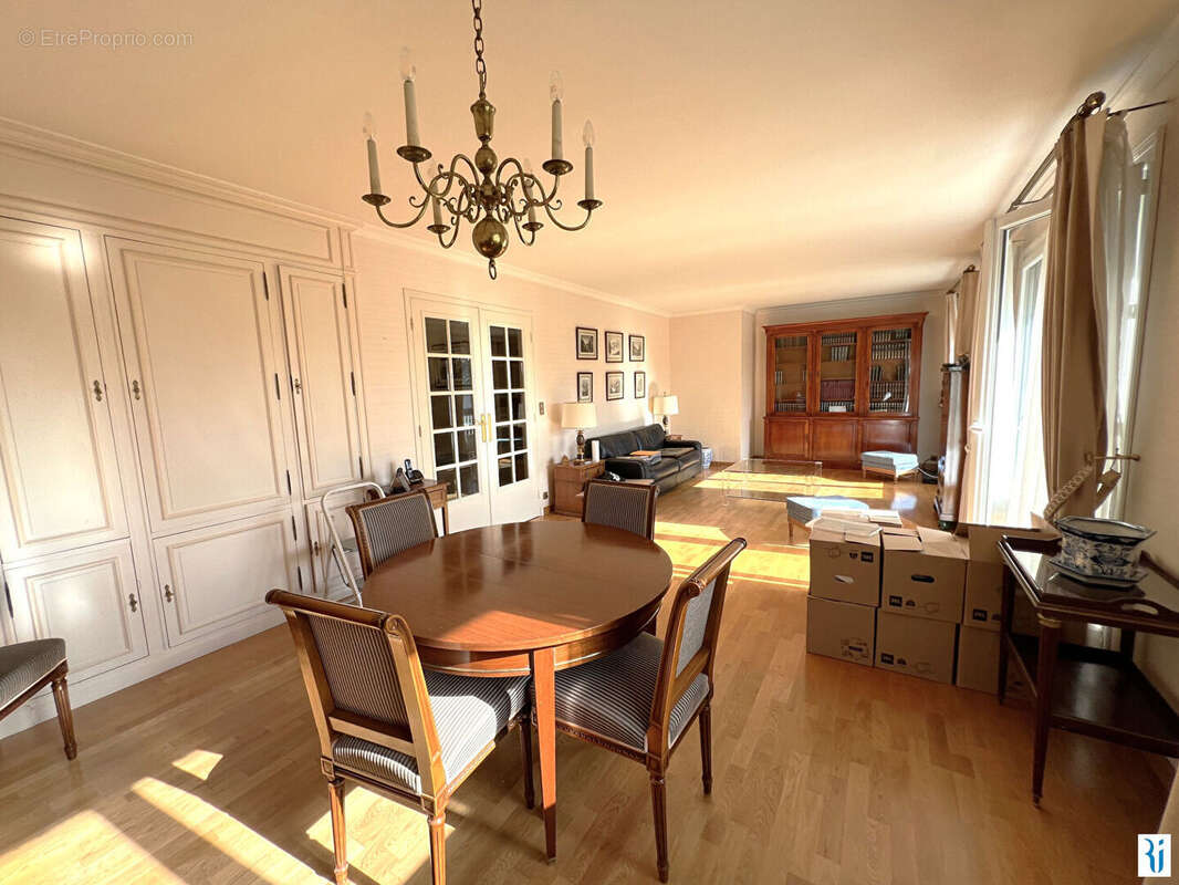 Appartement à LE MESNIL-ESNARD