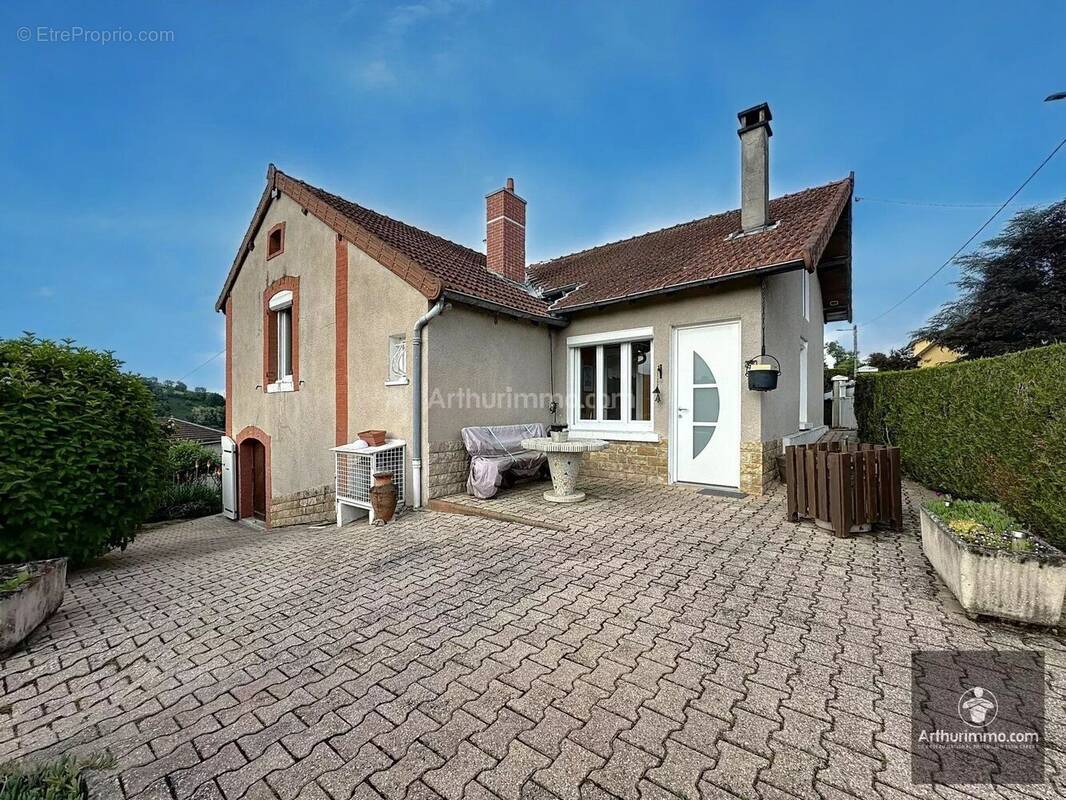 Maison à REGNY