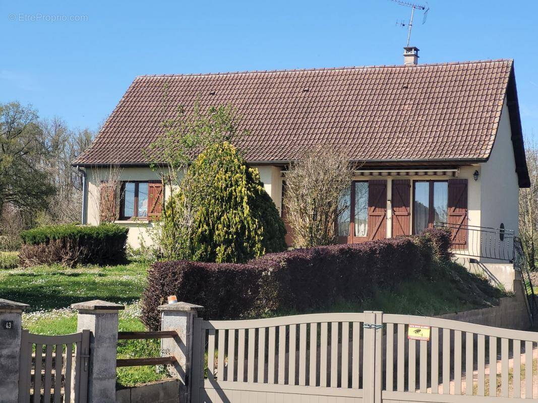 Maison à BOUSSAC-BOURG
