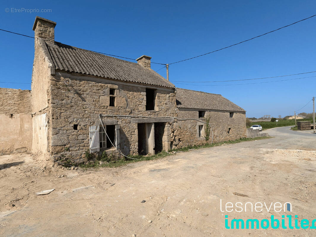 Maison à PLOUNEOUR-TREZ