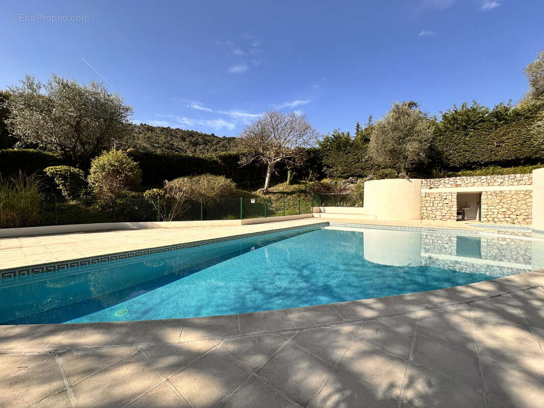 Appartement à EZE