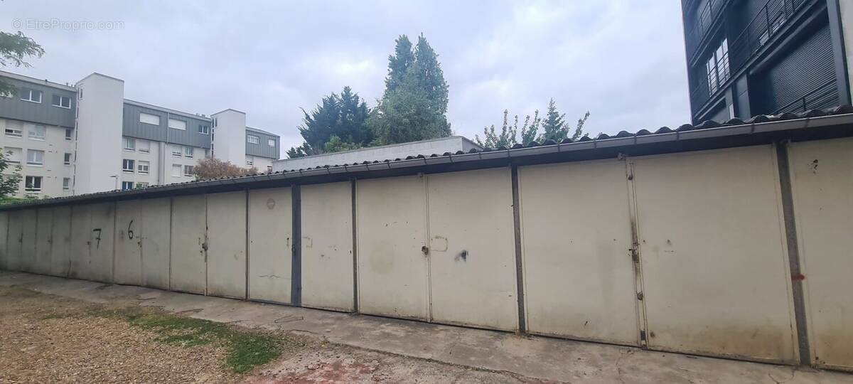 Parking à CHAMPIGNY-SUR-MARNE