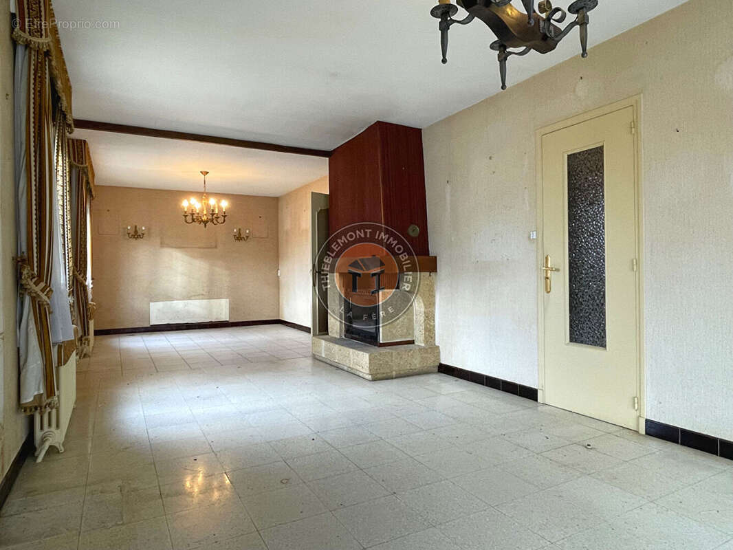 Maison à LA FERE
