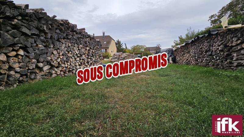 Terrain à SAINTE-CROIX-EN-PLAINE
