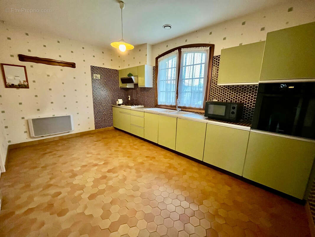 Maison à GENSAC-LA-PALLUE