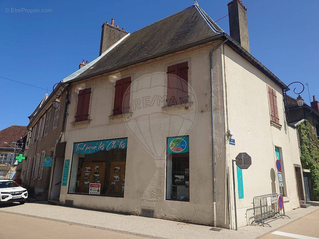 Maison à LUZY
