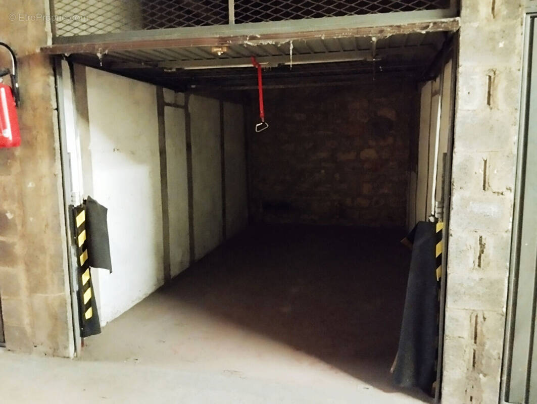 Parking à PARIS-13E