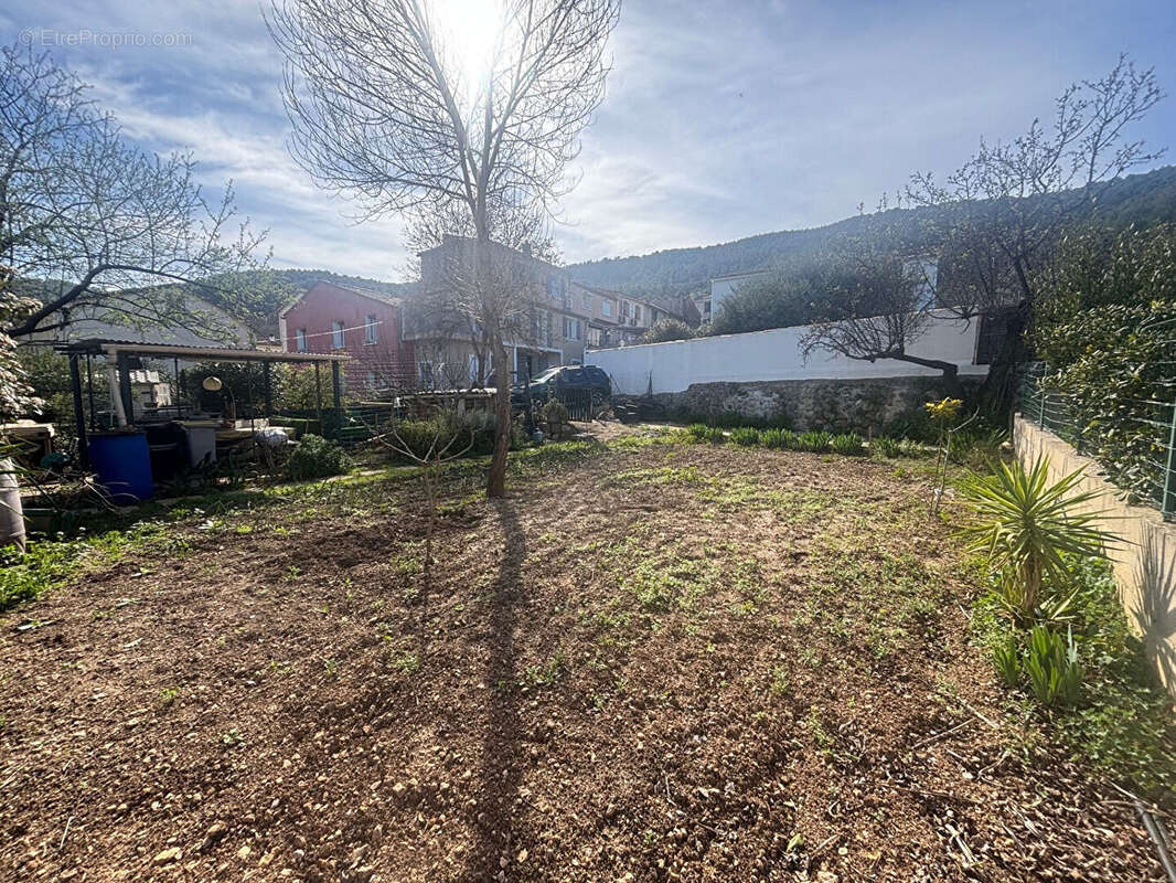 Terrain à SOLLIES-VILLE