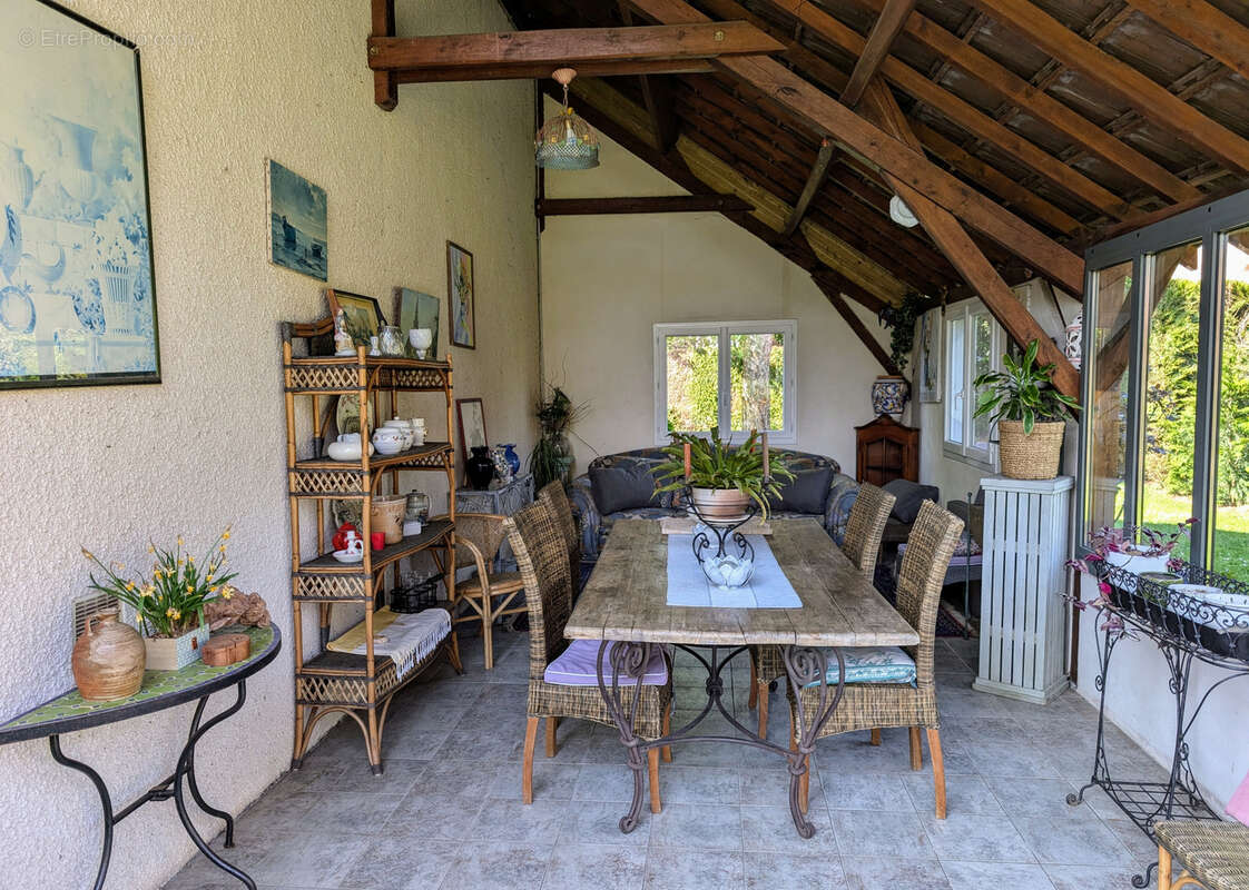 Maison à LA QUEUE-LES-YVELINES