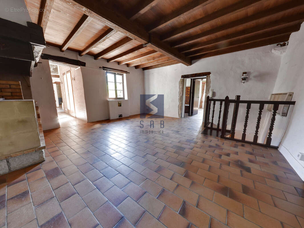 Maison à MIRMANDE