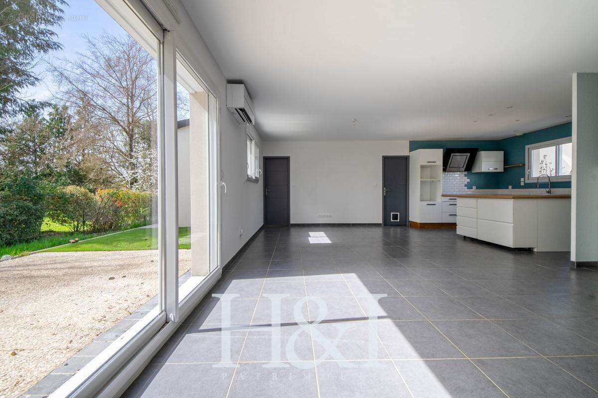 Maison à VOUNEUIL-SOUS-BIARD