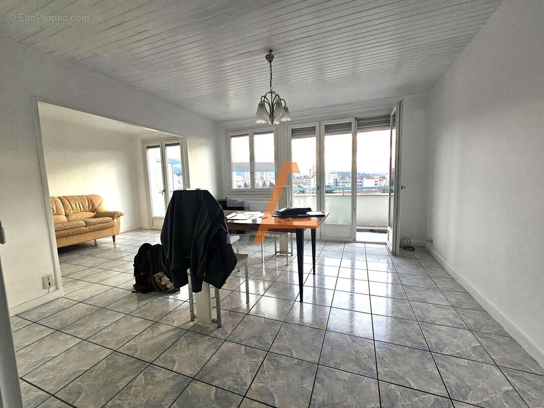 Appartement à SAINT-ETIENNE