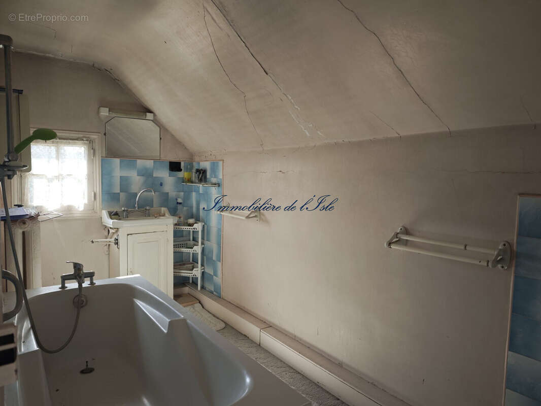 Salle de bains - Maison à PERIGUEUX