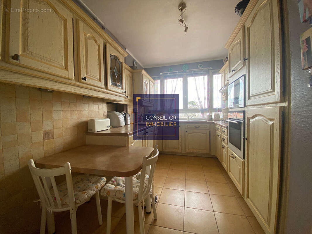 Appartement à SAINT-GENIS-LAVAL