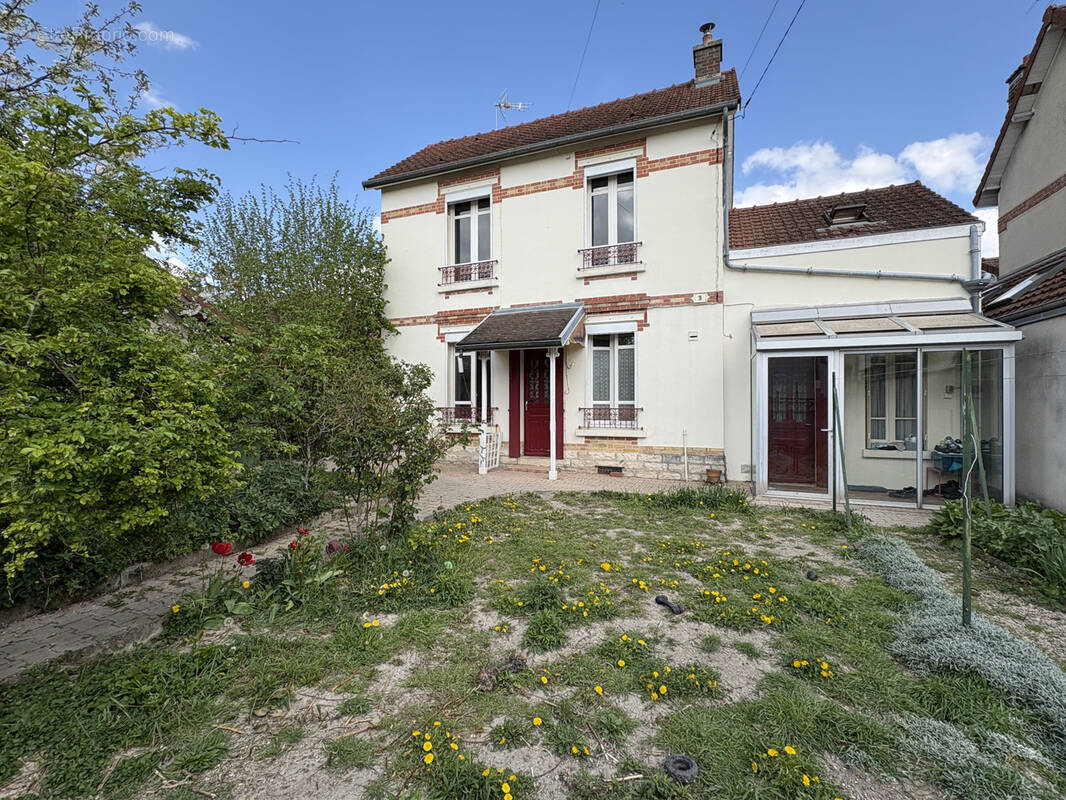Maison à SAINTE-SAVINE