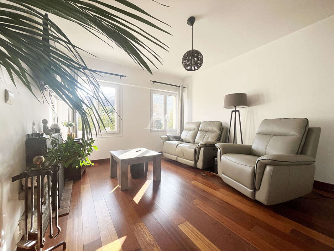 Appartement à LE VAL-SAINT-GERMAIN