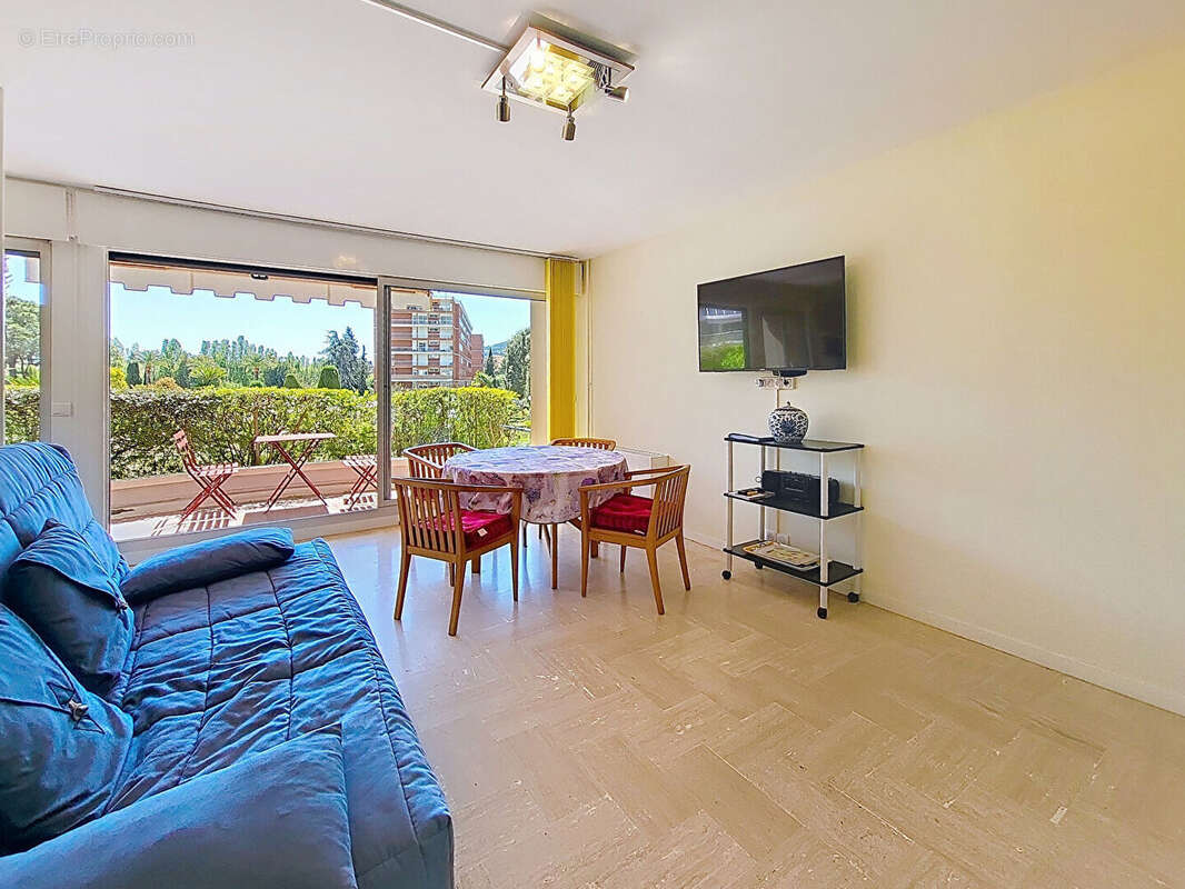 Appartement à MANDELIEU-LA-NAPOULE