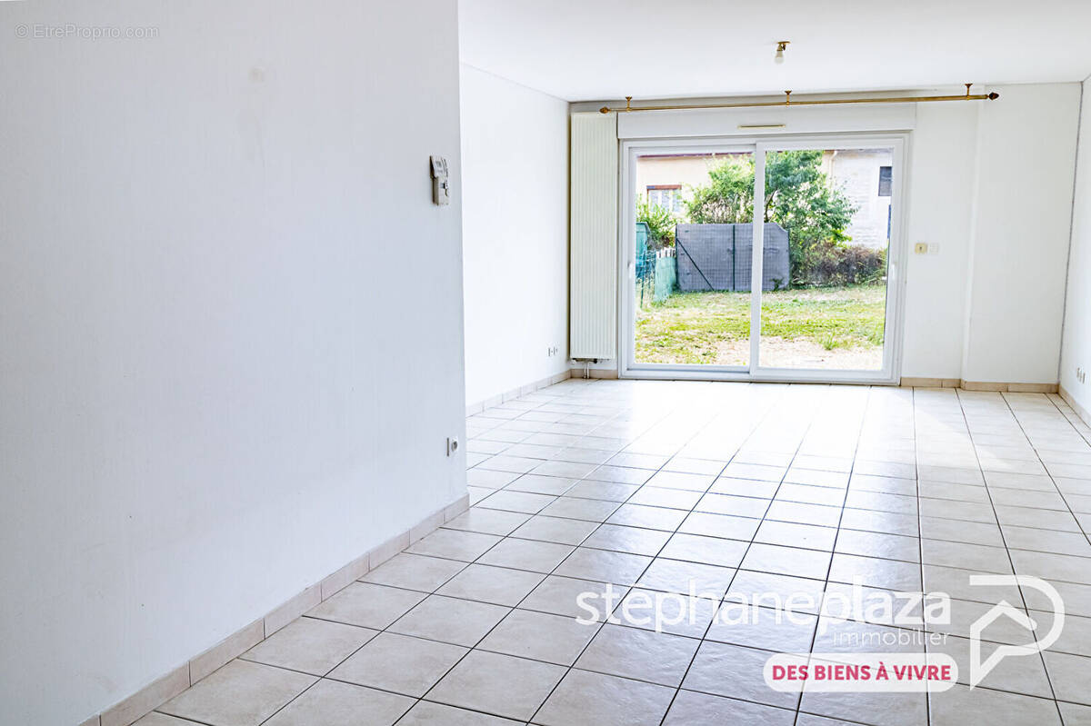 Maison à CEYZERIAT