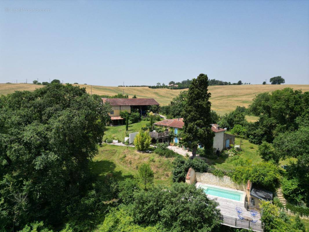 Maison à VIC-FEZENSAC