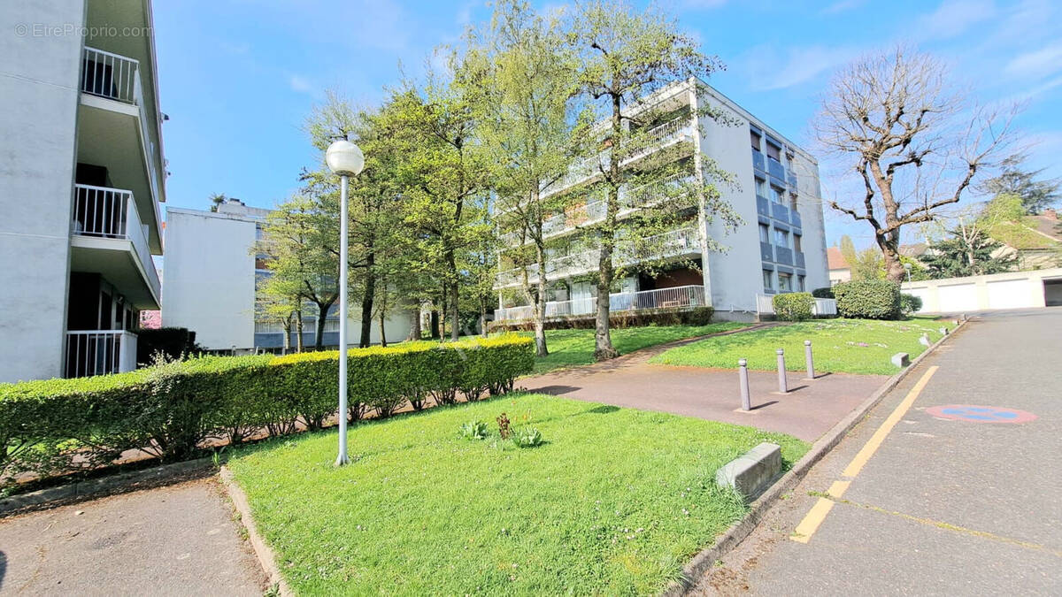Appartement à EZANVILLE
