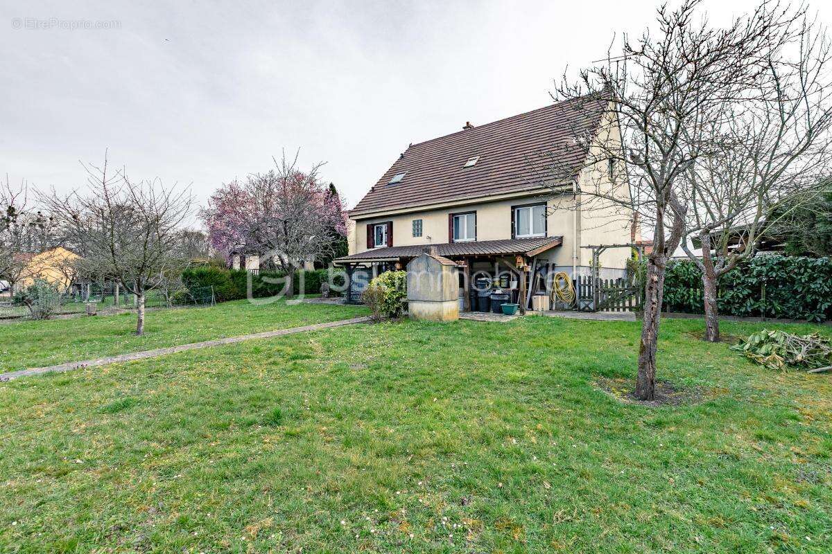 Maison à LA CHAPELLE-EN-SERVAL
