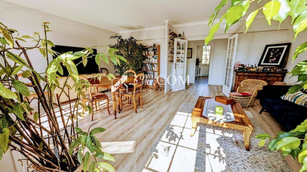 Appartement à VERSAILLES