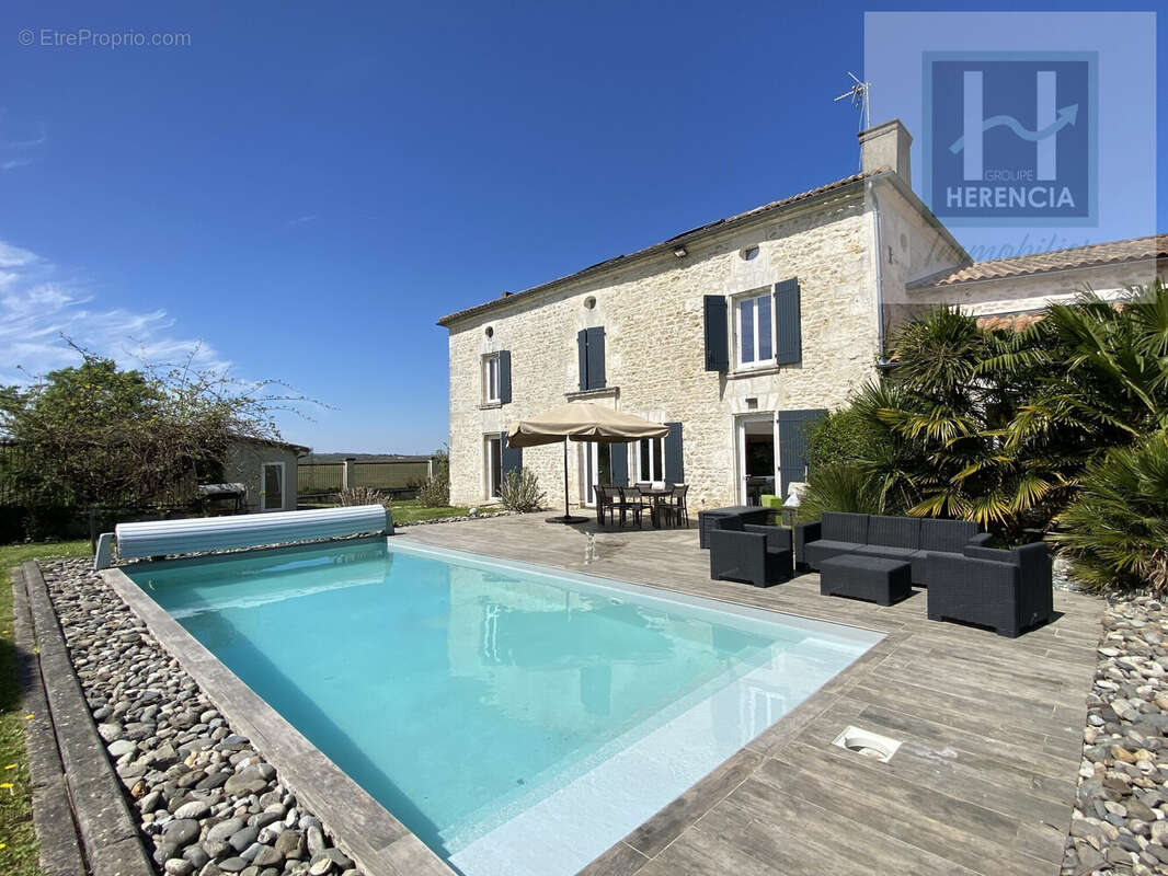 Maison à FLEAC