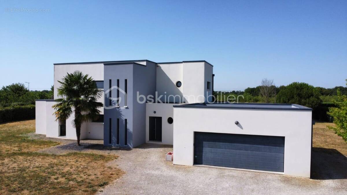 Maison à LIGUGE