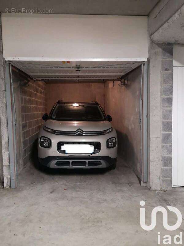 Photo 1 - Parking à LILLE