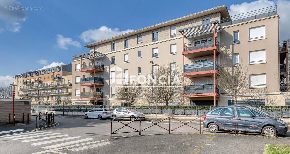 Appartement à SAVIGNY-LE-TEMPLE