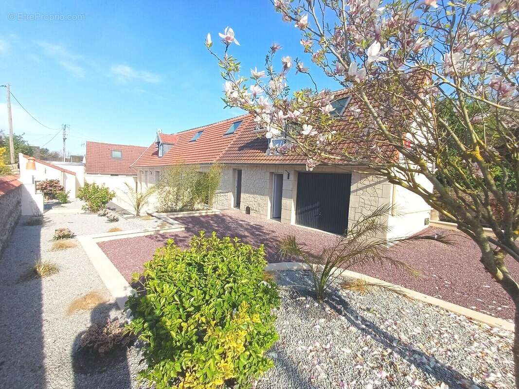 Maison à GREGES