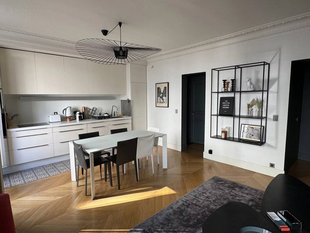 Appartement à PARIS-18E