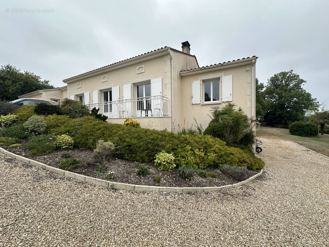 Maison à YVIERS