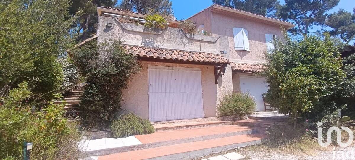 Photo 1 - Maison à CARNOUX-EN-PROVENCE