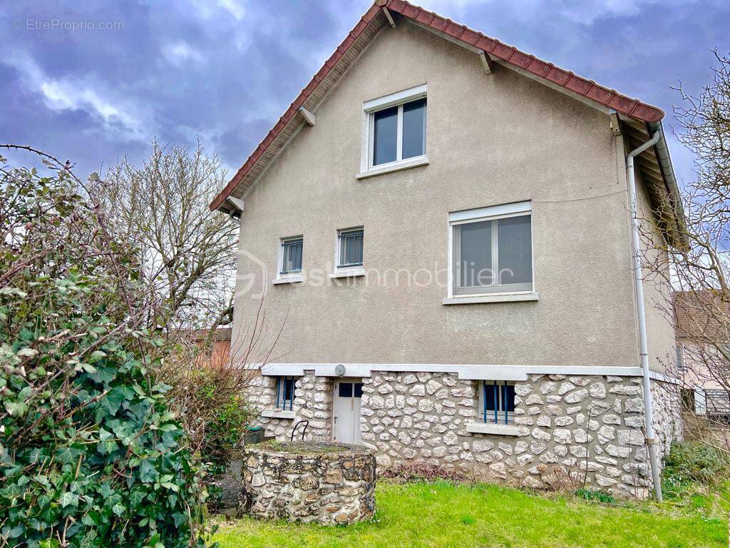 Maison à FONTENAY-TRESIGNY
