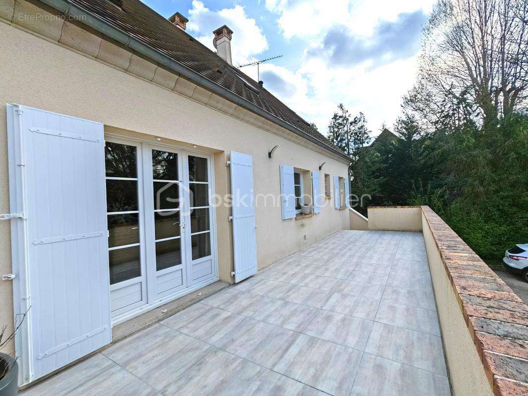 Maison à FONTAINE-LE-PORT