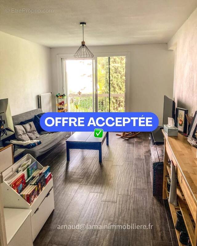 Appartement à SENAS