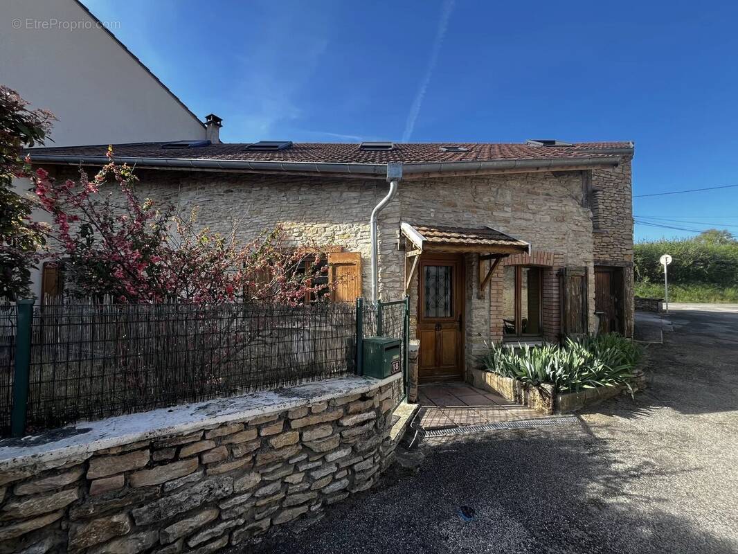 Maison à MORAS