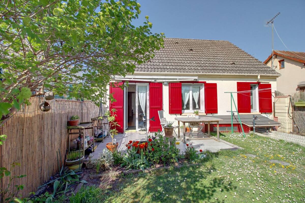 Maison à LES MUREAUX