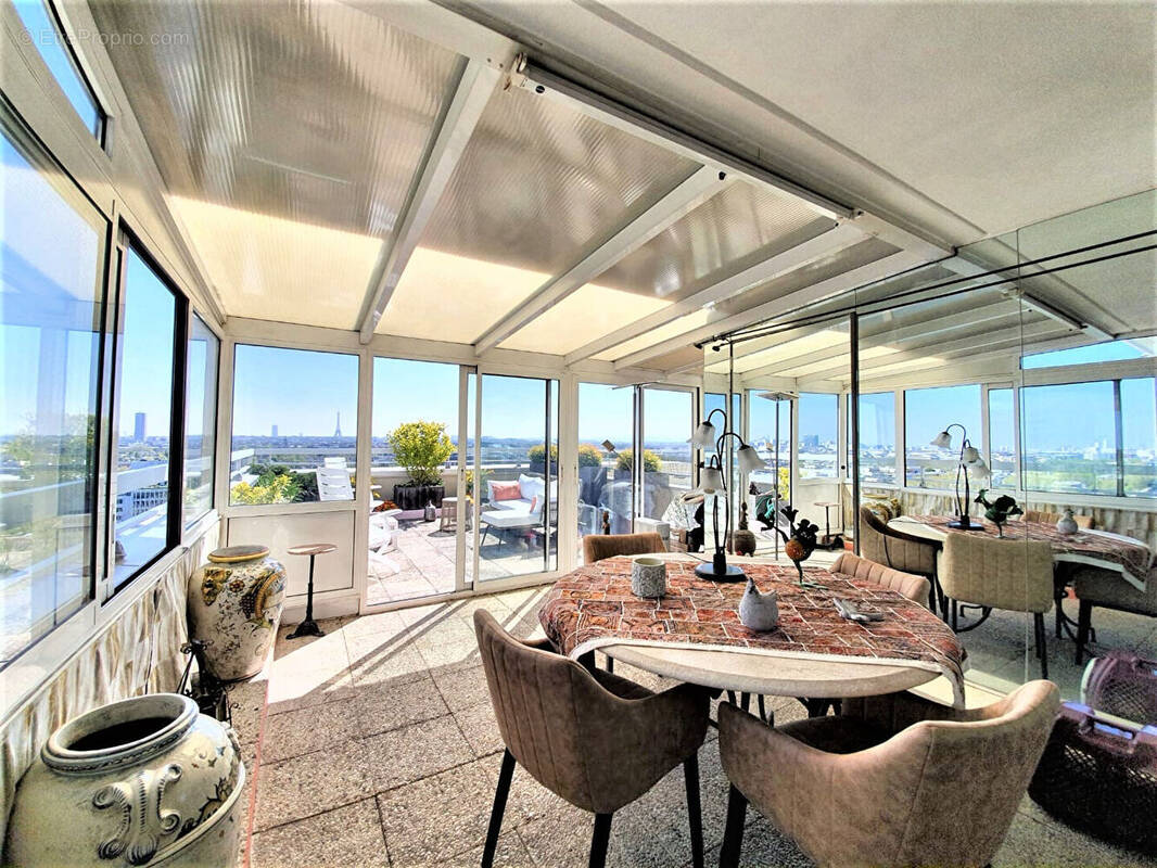 Appartement à COURBEVOIE