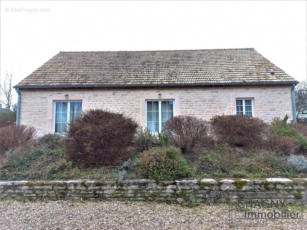 Maison à MONTCEAU-ET-ECHARNANT