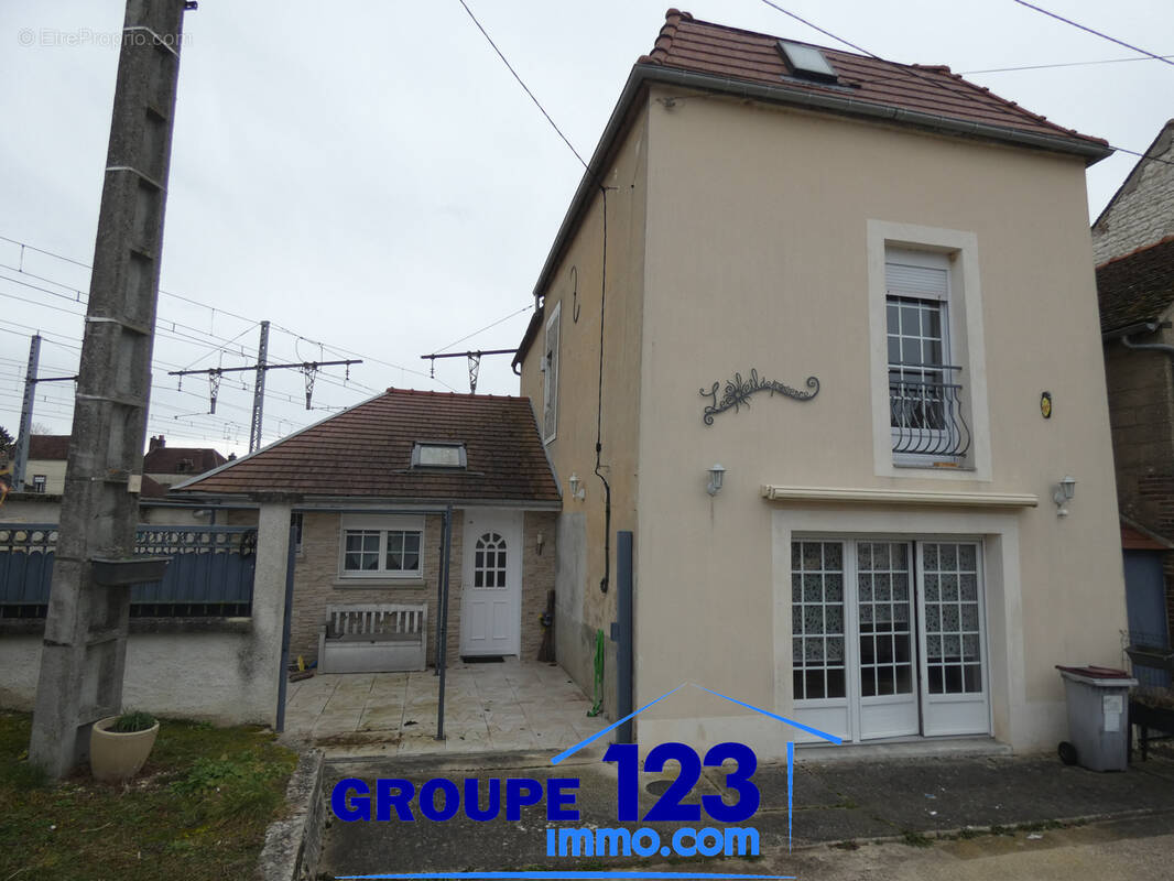 Maison à BRIENON-SUR-ARMANCON