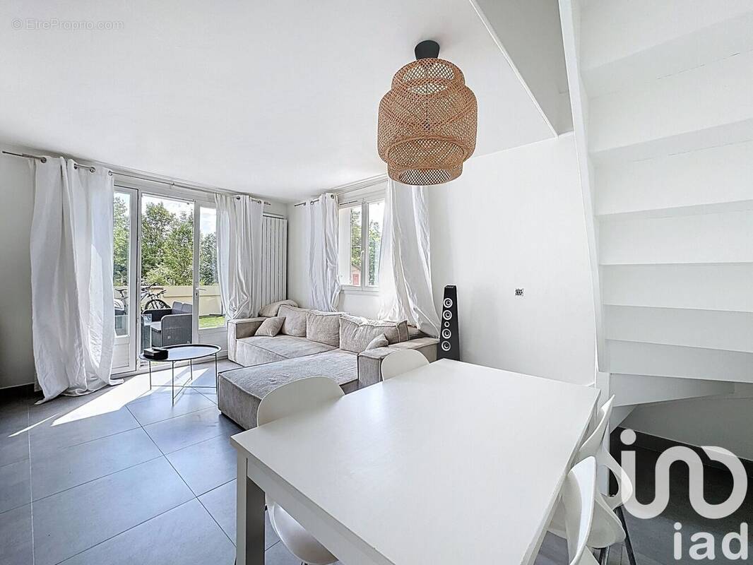 Photo 1 - Appartement à SAVIGNY-LE-TEMPLE