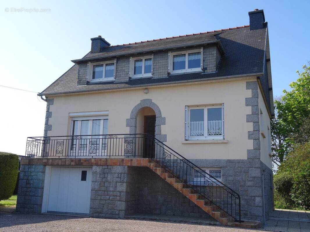 Maison à PLOUBEZRE