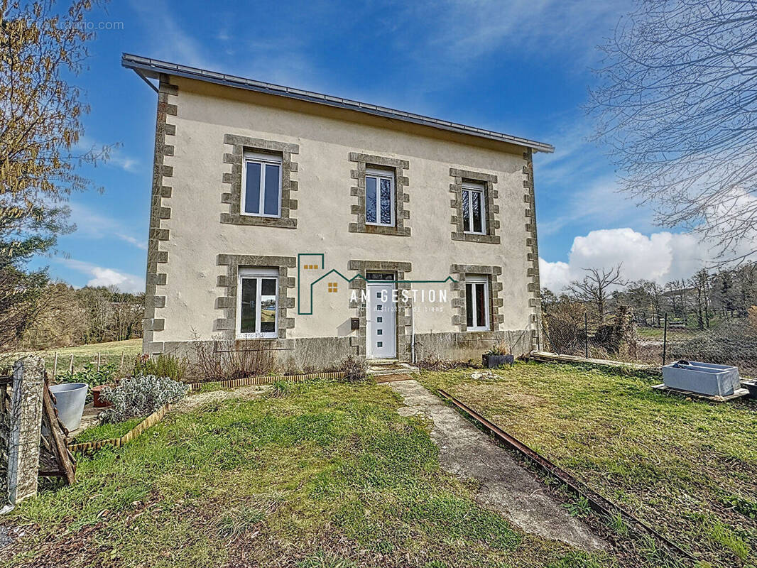 Maison à SAINT-LAURENT-SUR-GORRE