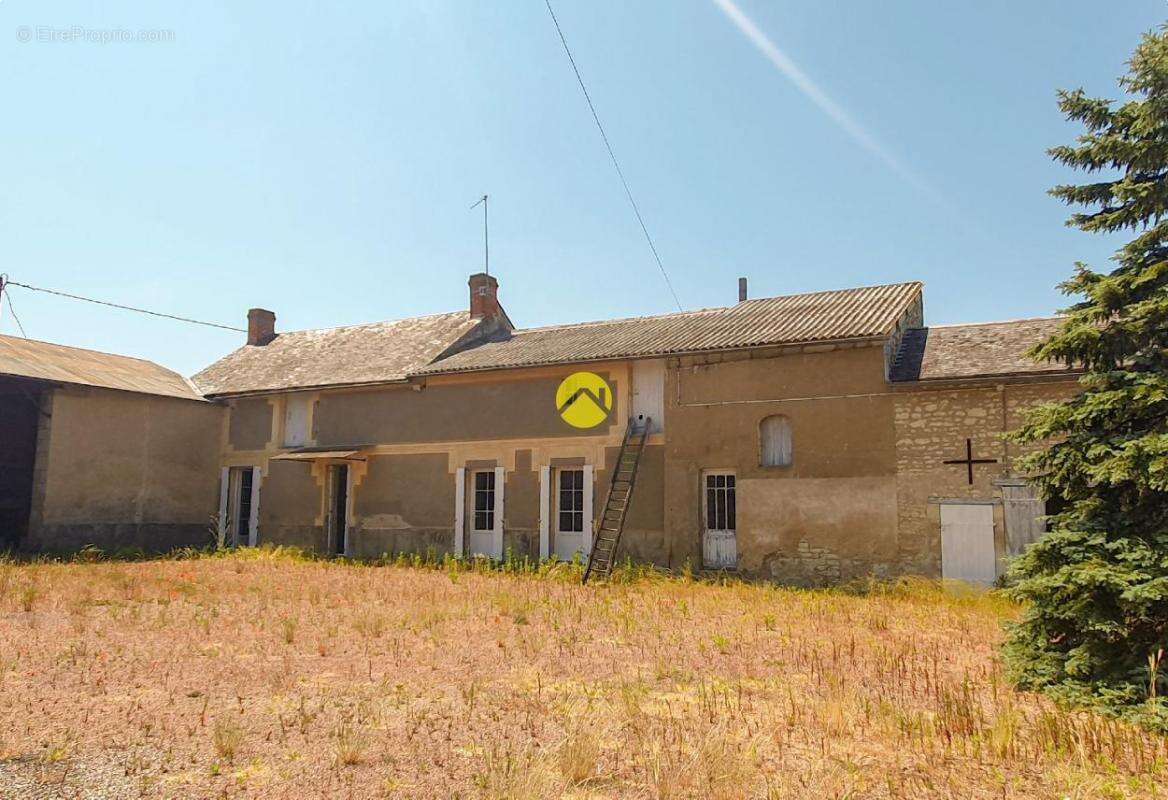 Maison à MONTS-SUR-GUESNES